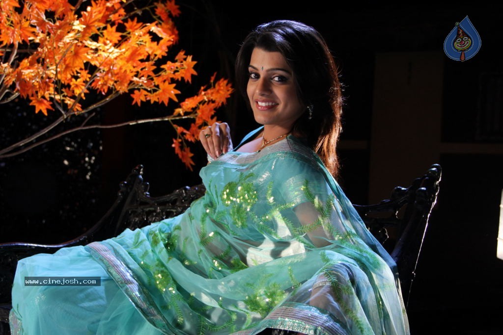 Tashu Kaushik New Pics - 33 / 68 photos