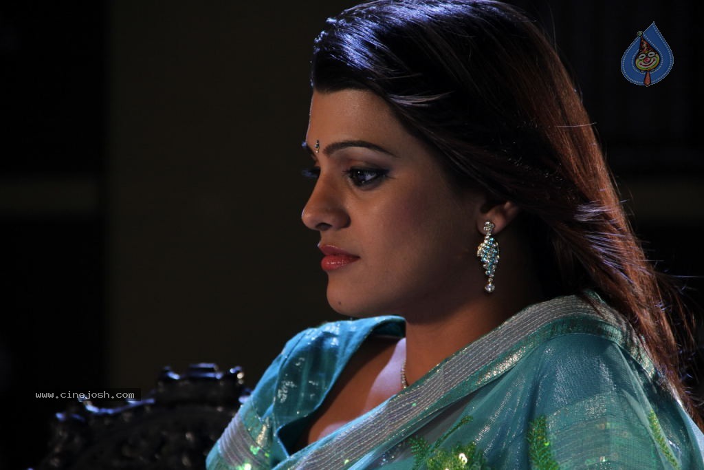 Tashu Kaushik New Pics - 42 / 68 photos