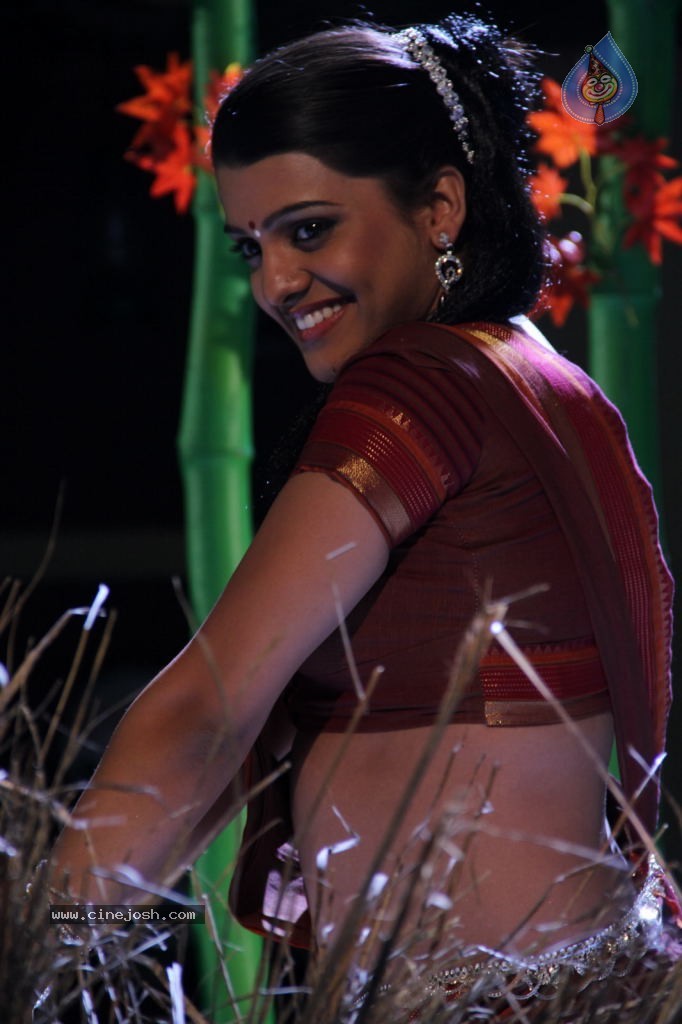 Tashu Kaushik New Pics - 48 / 68 photos