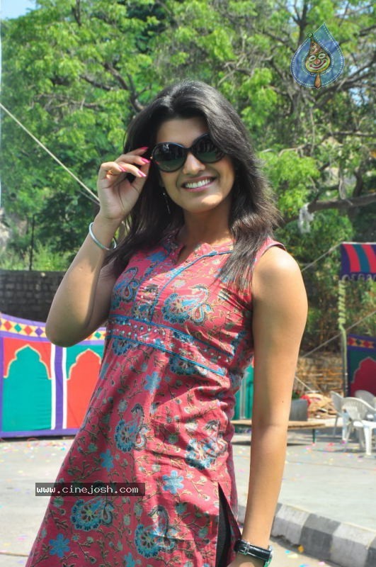 Tashu Kaushik New Stills - 9 / 50 photos