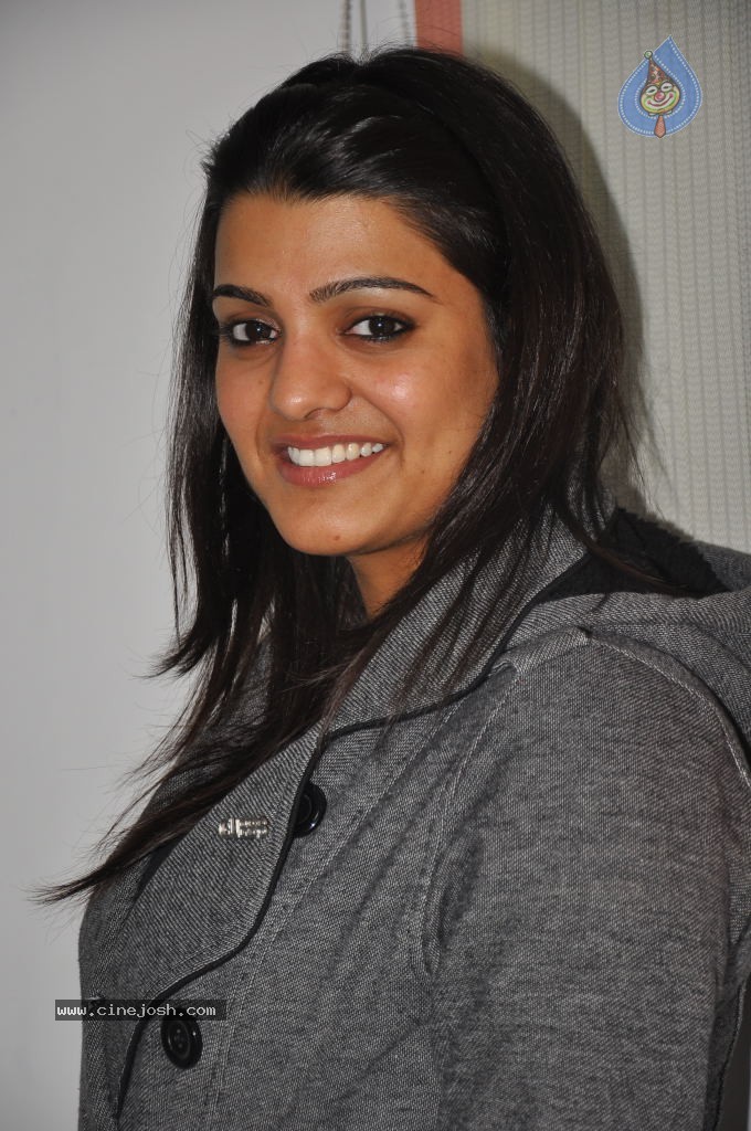 Tashu Kaushik New Stills - 12 / 76 photos