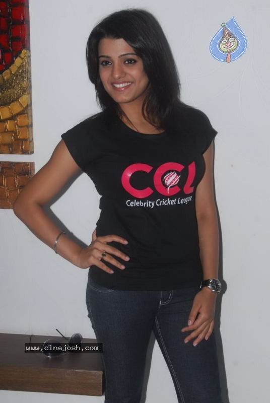 Tashu Kaushik Photos - 3 / 63 photos