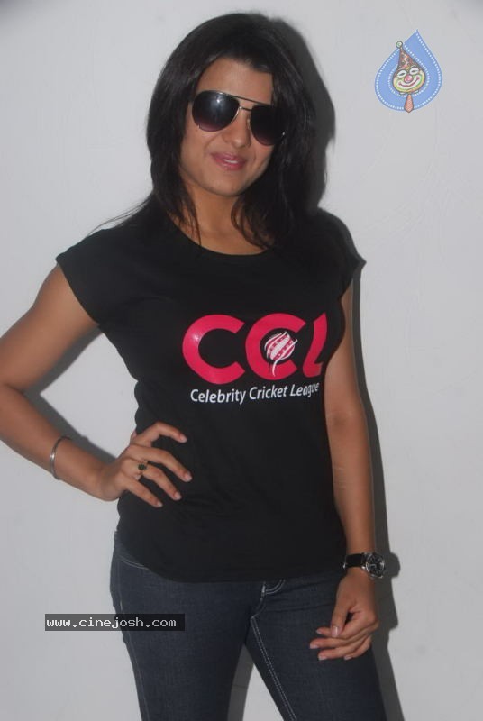 Tashu Kaushik Photos - 4 / 63 photos