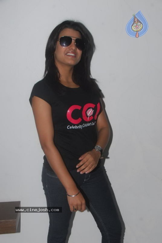 Tashu Kaushik Photos - 18 / 63 photos