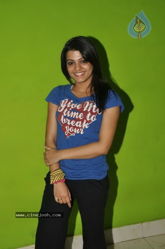 Tashu Kaushik Stills - 11 / 18 photos