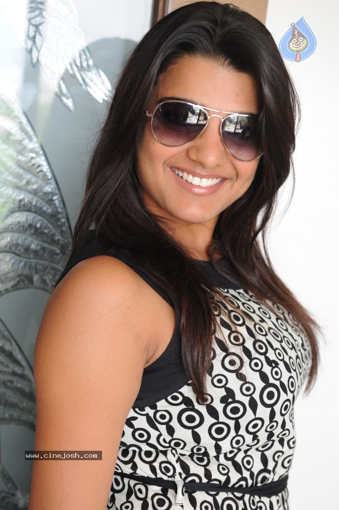 Tashu Koushik Latest Stills - 37 / 90 photos