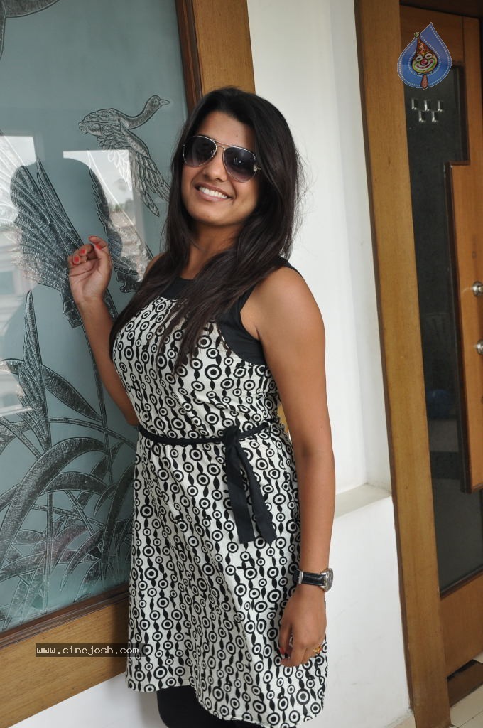 Tashu Koushik Latest Stills - 53 / 90 photos