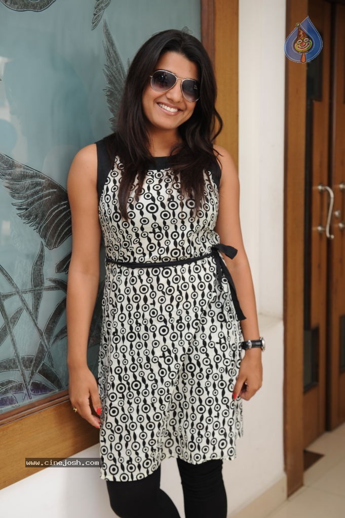 Tashu Koushik Latest Stills - 70 / 90 photos