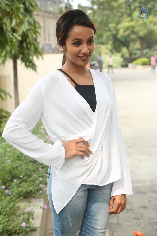 Tejaswi Madivada New Photos - 23 / 38 photos