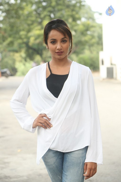 Tejaswi Madivada New Photos - 24 / 38 photos