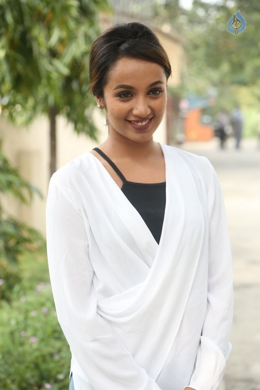 Tejaswi Madivada New Photos - 27 / 38 photos