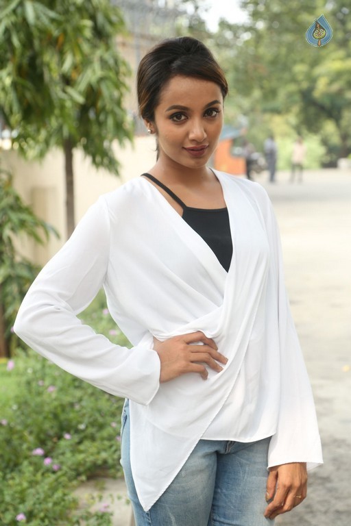 Tejaswi Madivada New Photos - 33 / 38 photos