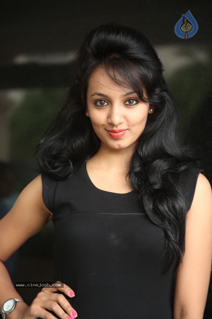 Tejaswi New Stills - 27 / 88 photos