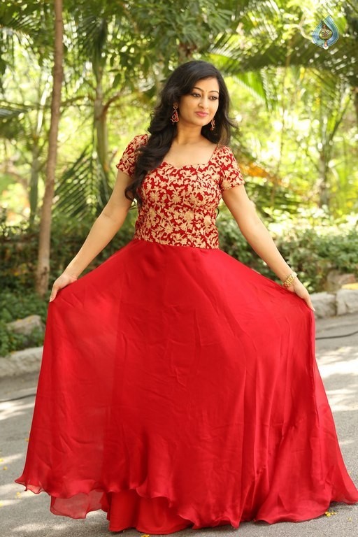 Tejaswini New Photos - 19 / 42 photos