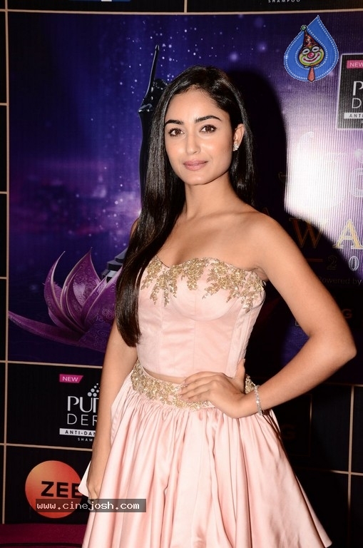 Tridha Choudhary At Zee Apsara Awards - 12 / 39 photos