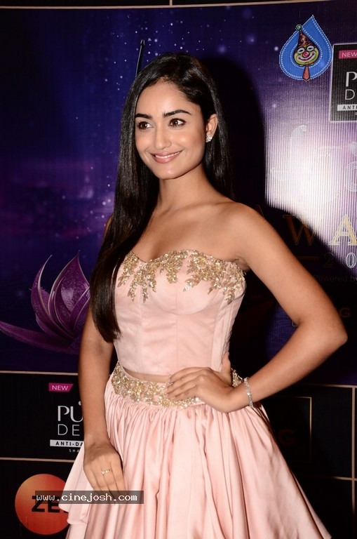 Tridha Choudhary At Zee Apsara Awards - 26 / 39 photos