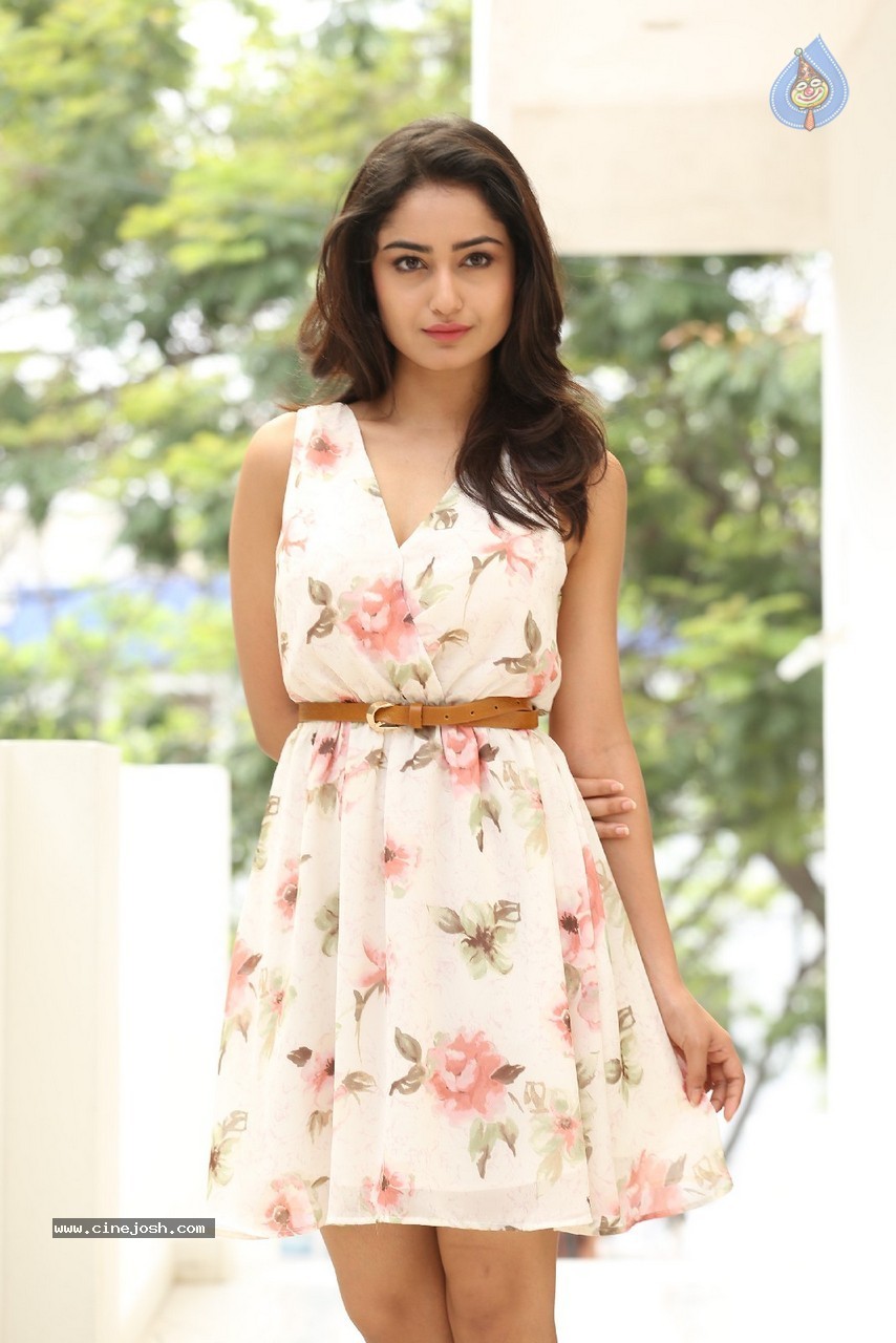 Tridha Choudhury New Gallery - 42 / 81 photos