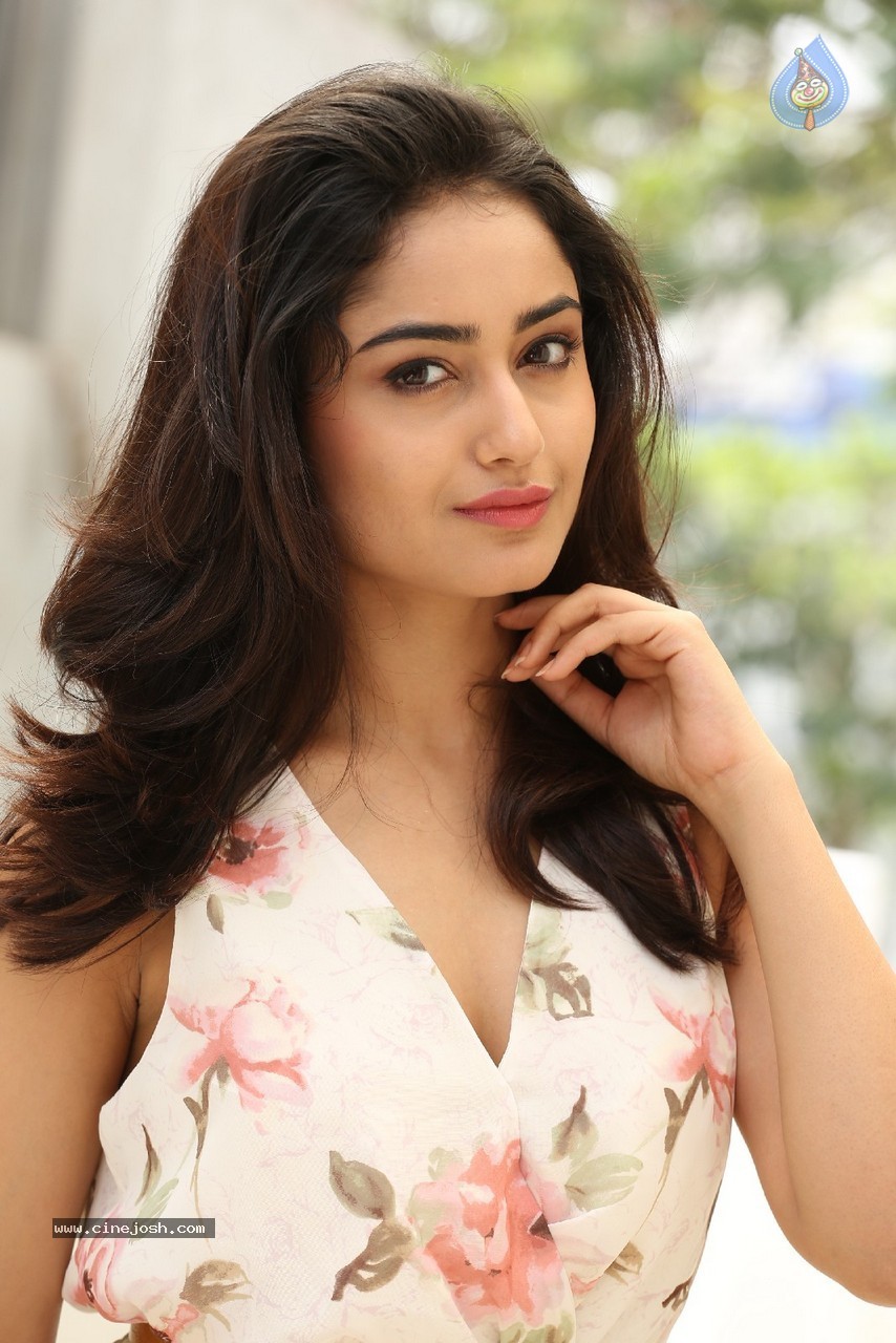 Tridha Choudhury New Gallery - 43 / 81 photos