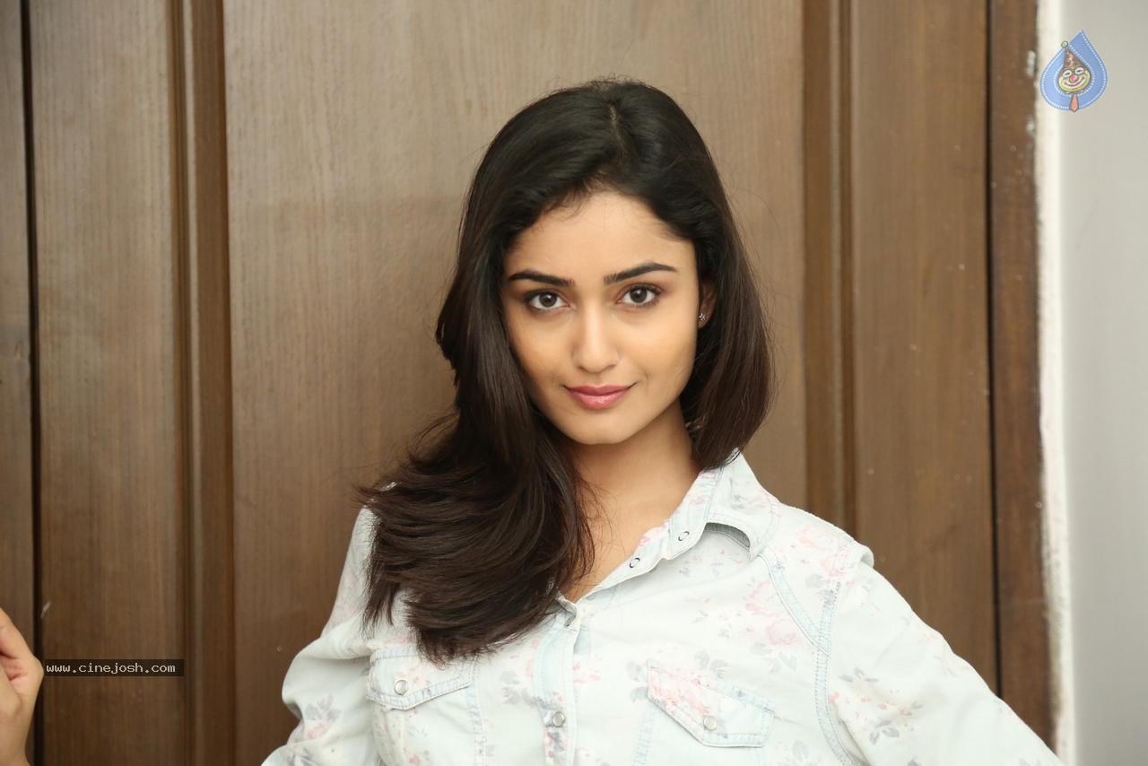 Tridha Choudhury New Gallery - 11 / 61 photos