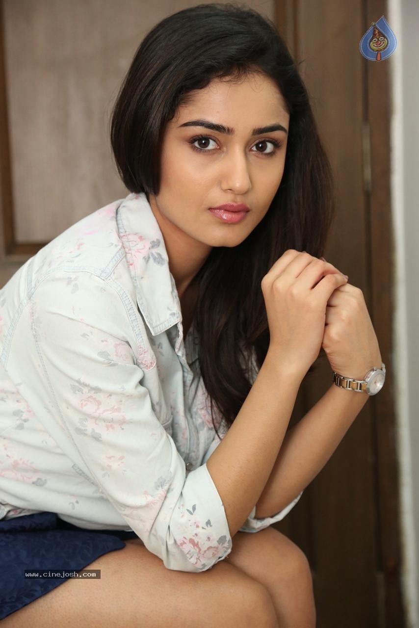 Tridha Choudhury New Gallery - 42 / 61 photos