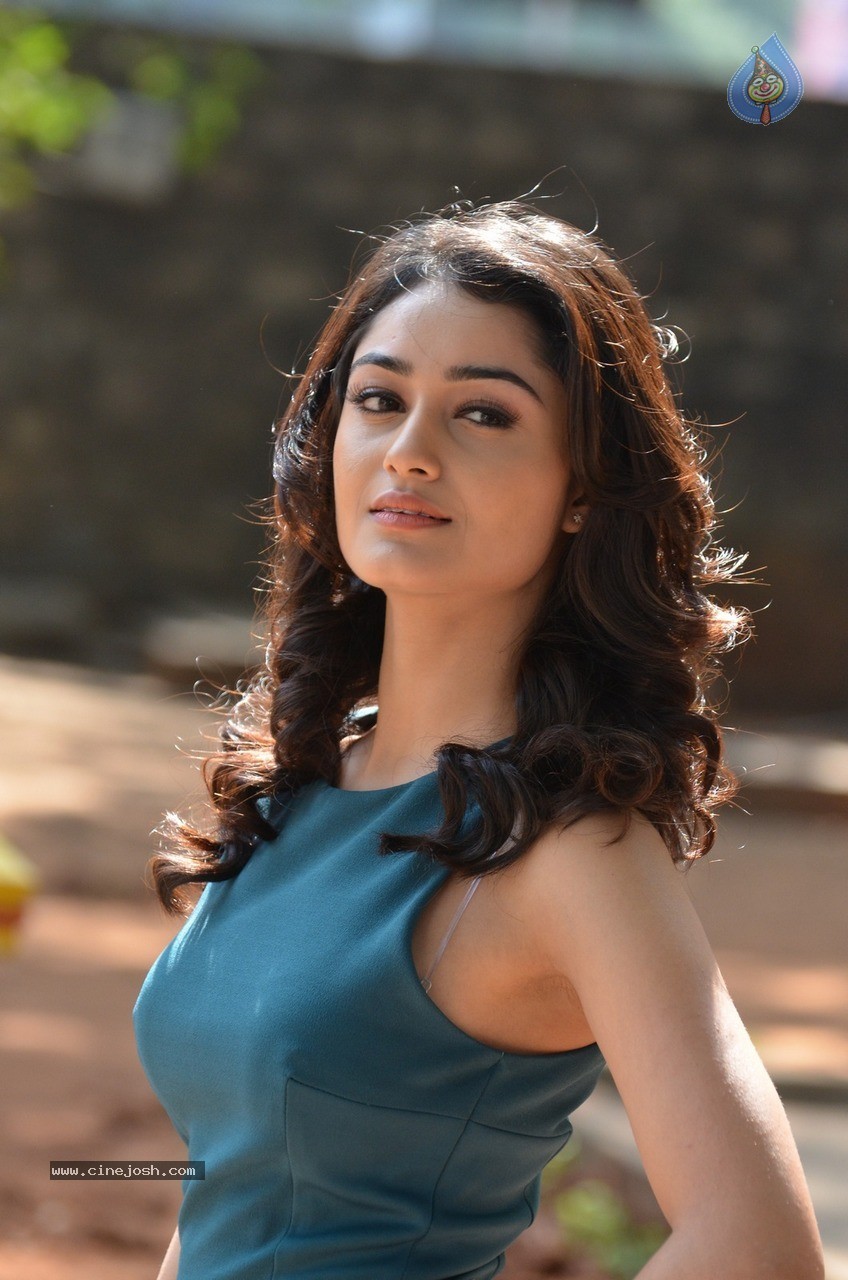 Tridha Choudhury Stills - 51 / 60 photos