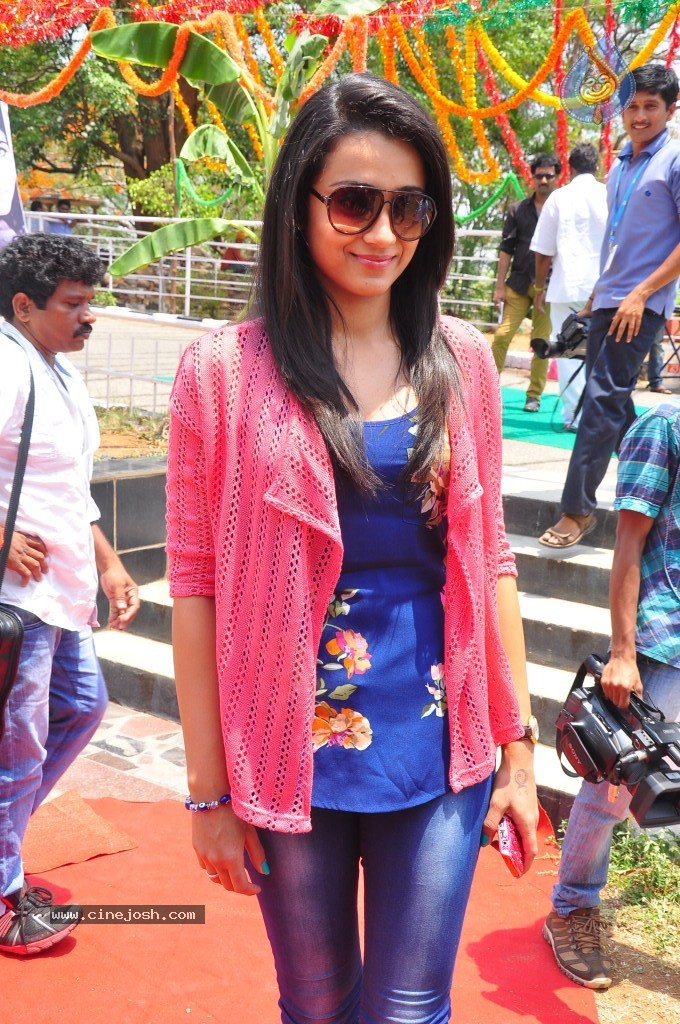 Trisha Latest Stills - 5 / 93 photos