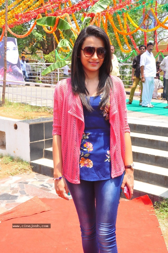 Trisha Latest Stills - 7 / 93 photos