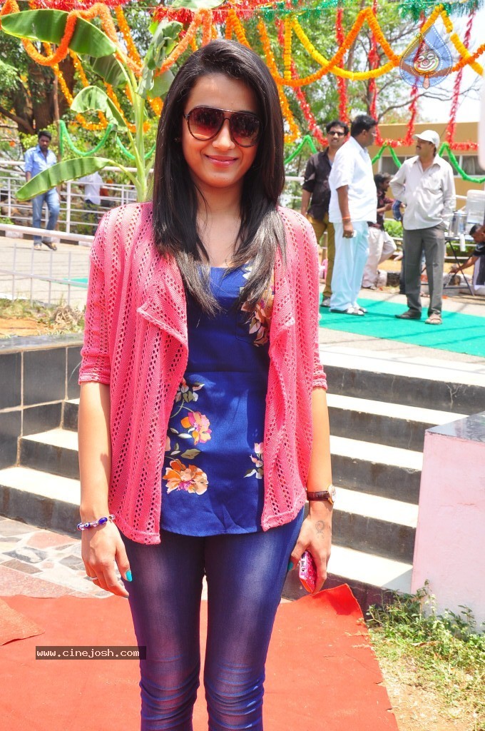 Trisha Latest Stills - 9 / 93 photos