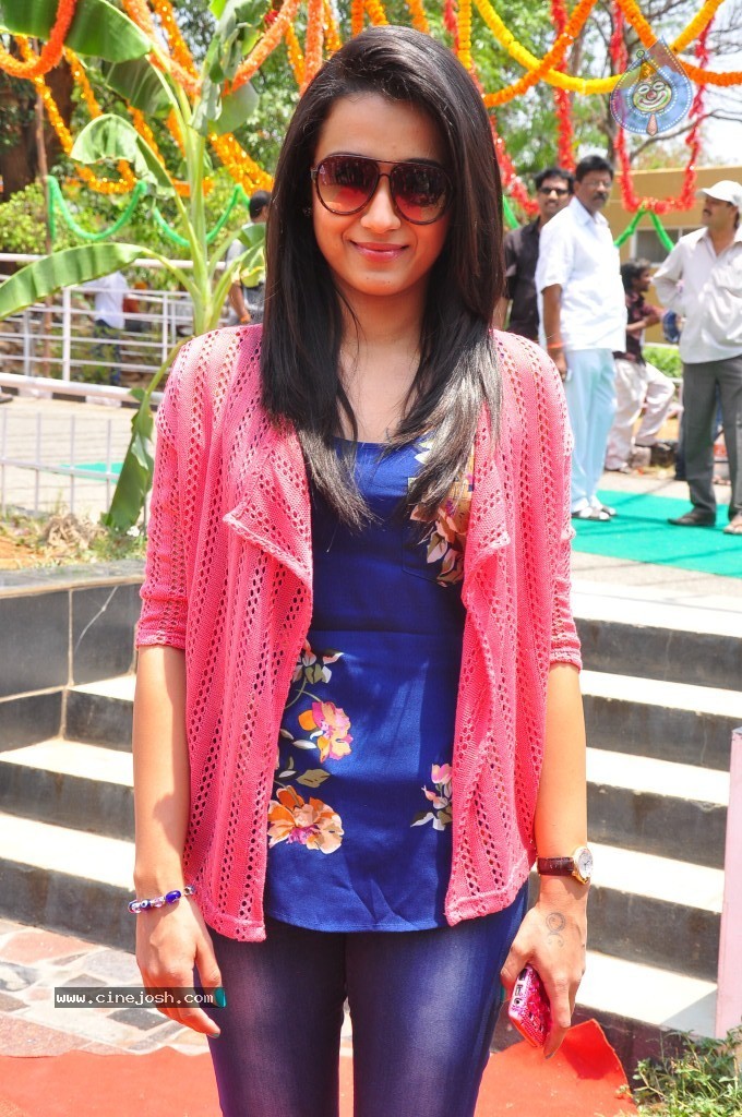 Trisha Latest Stills - 26 / 93 photos