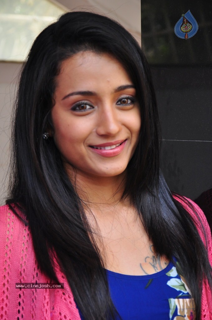 Trisha Latest Stills - 63 / 93 photos