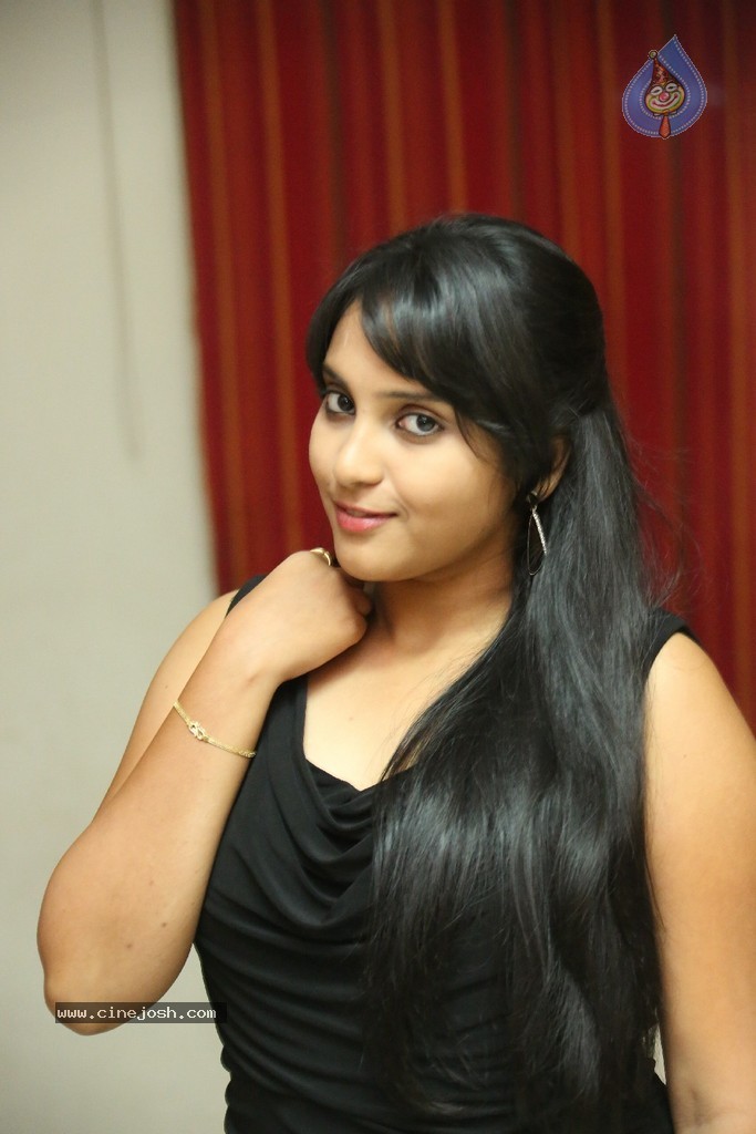 Trisha New Actress Stills - 10 / 102 photos