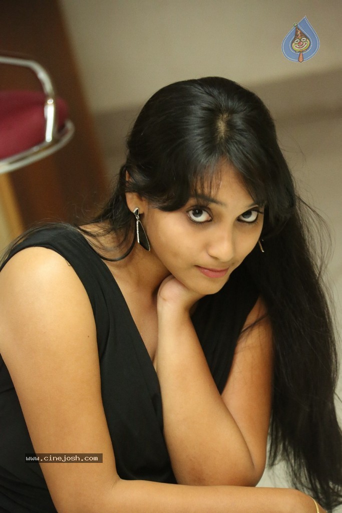 Trisha New Actress Stills - 12 / 102 photos