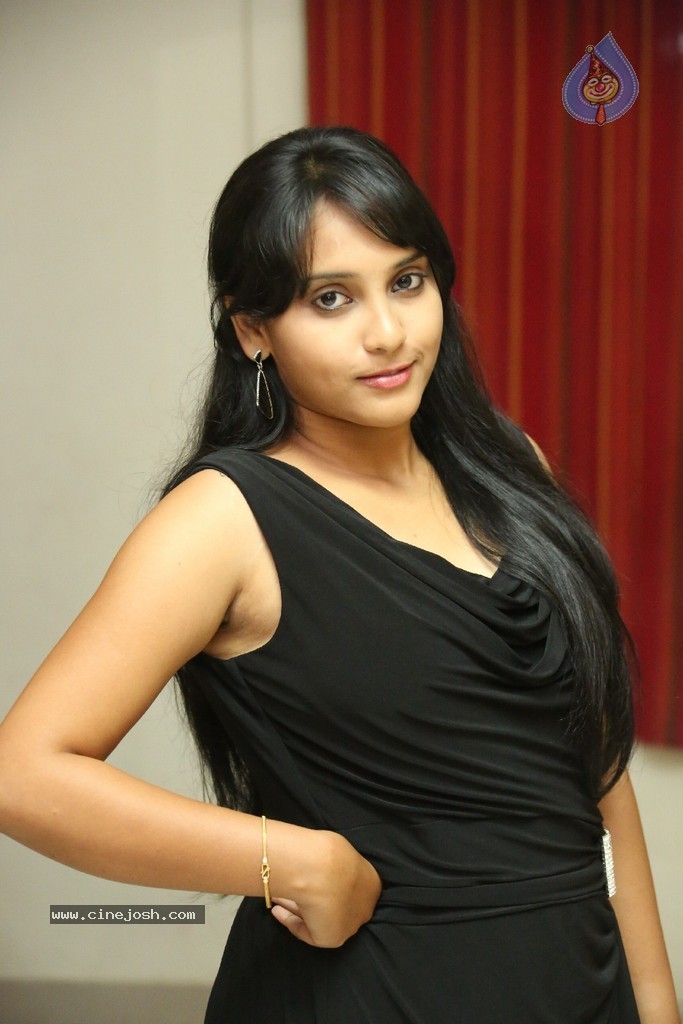 Trisha New Actress Stills - 29 / 102 photos