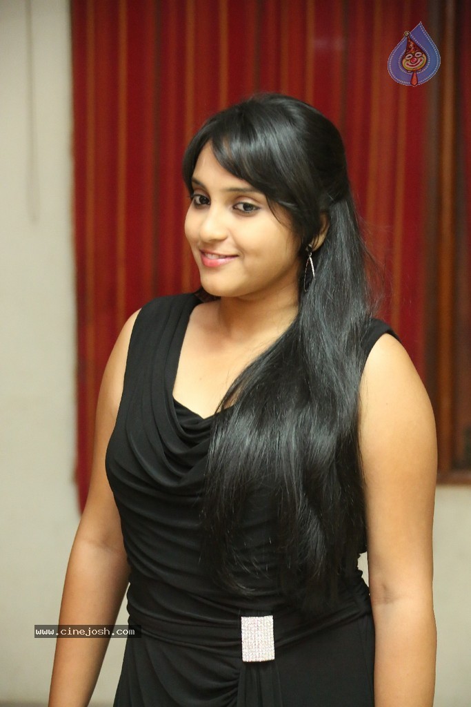 Trisha New Actress Stills - 32 / 102 photos