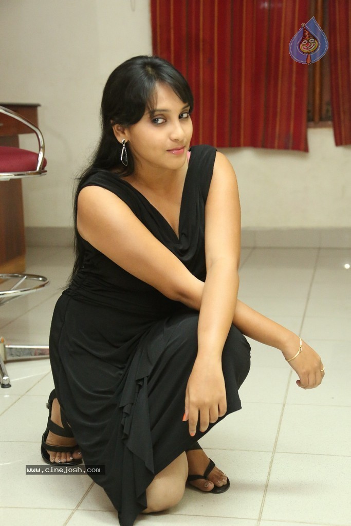 Trisha New Actress Stills - 33 / 102 photos