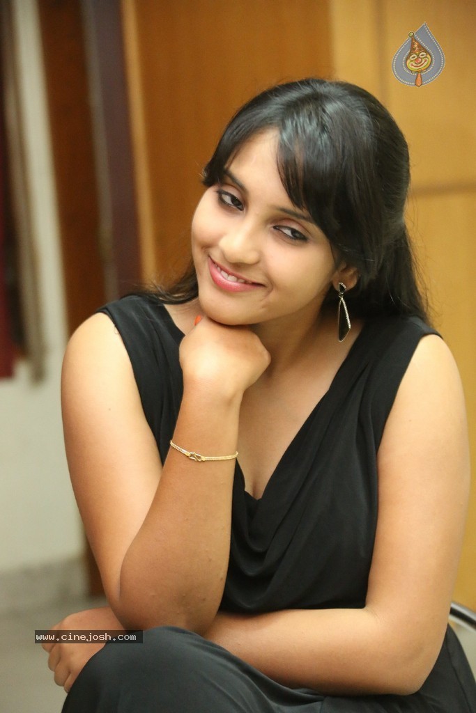 Trisha New Actress Stills - 34 / 102 photos