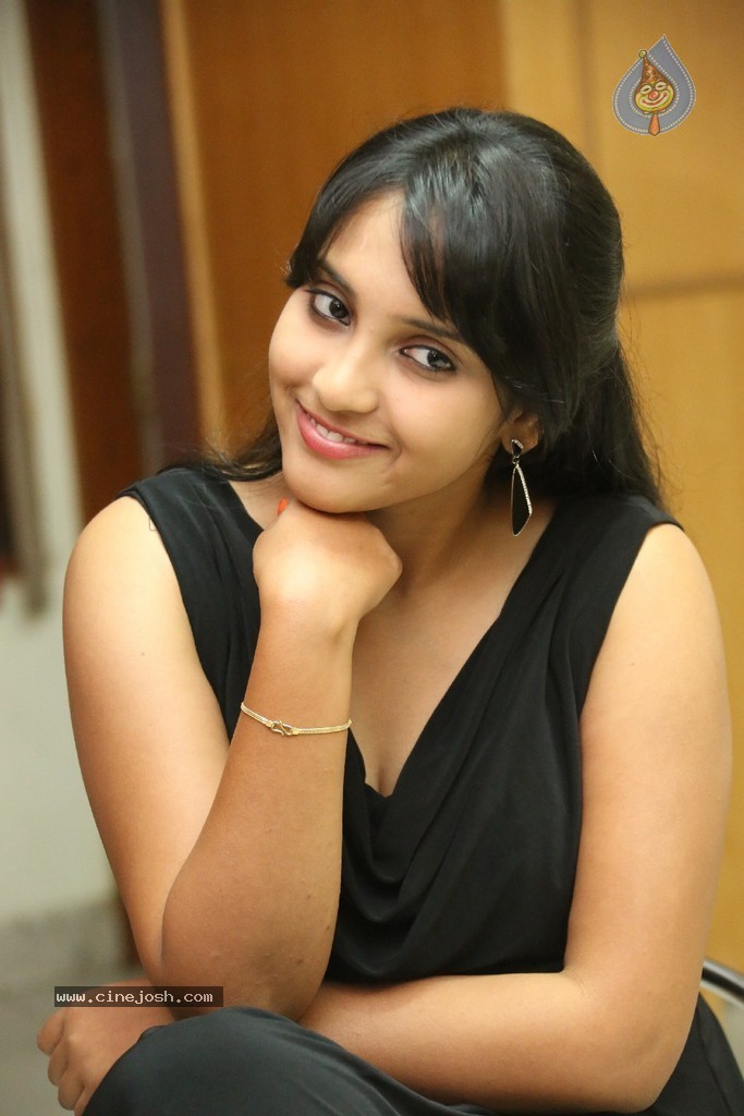 Trisha New Actress Stills - 37 / 102 photos