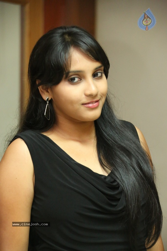 Trisha New Actress Stills - 47 / 102 photos