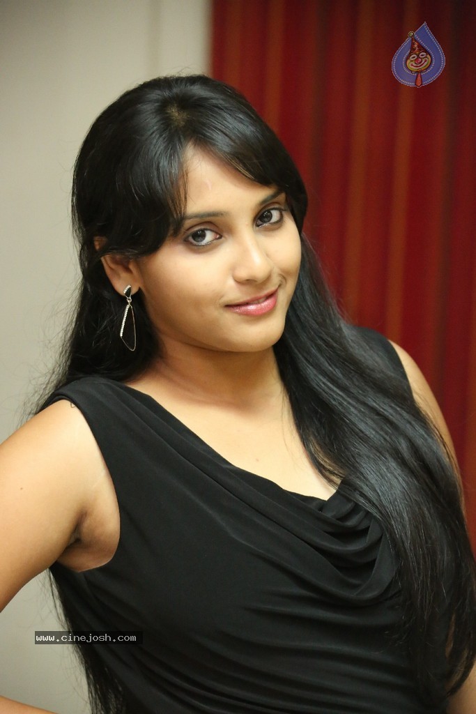 Trisha New Actress Stills - 49 / 102 photos