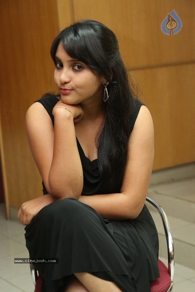 Trisha New Actress Stills - 51 / 102 photos