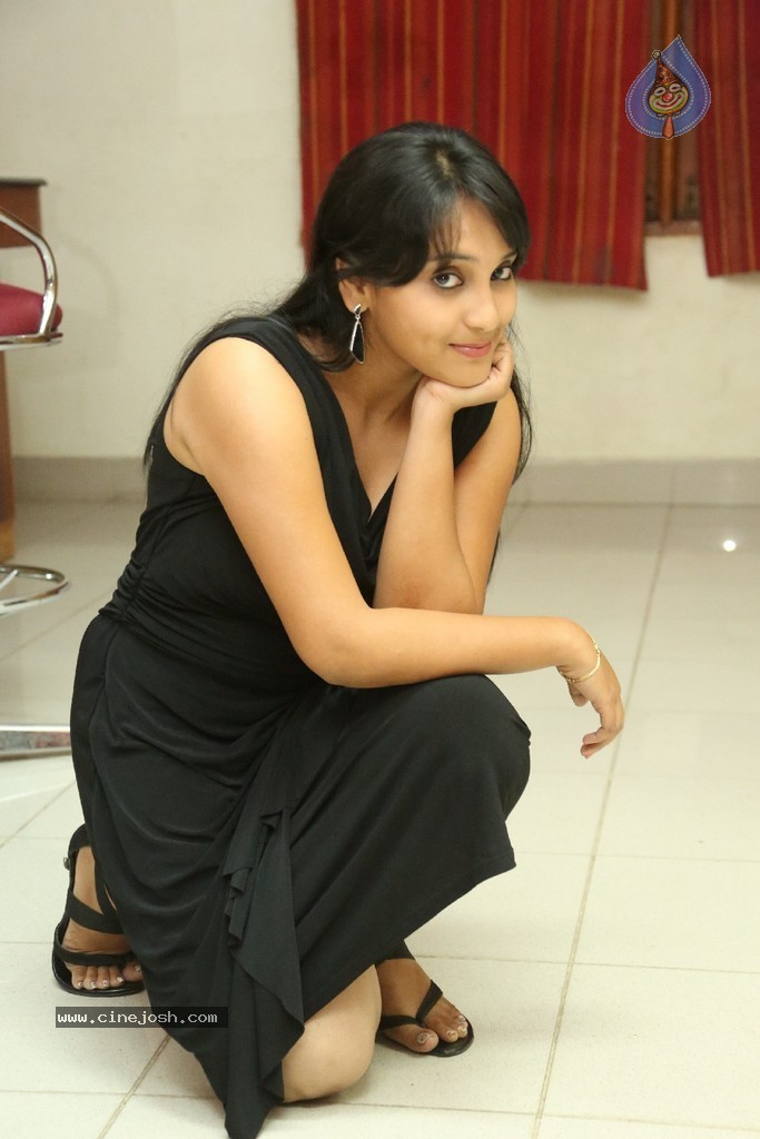 Trisha New Actress Stills - 52 / 102 photos