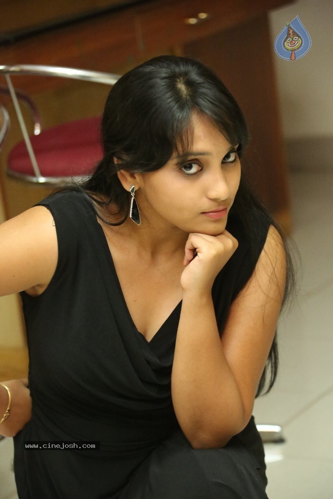 Trisha New Actress Stills - 65 / 102 photos