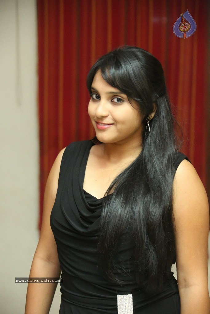 Trisha New Actress Stills - 100 / 102 photos