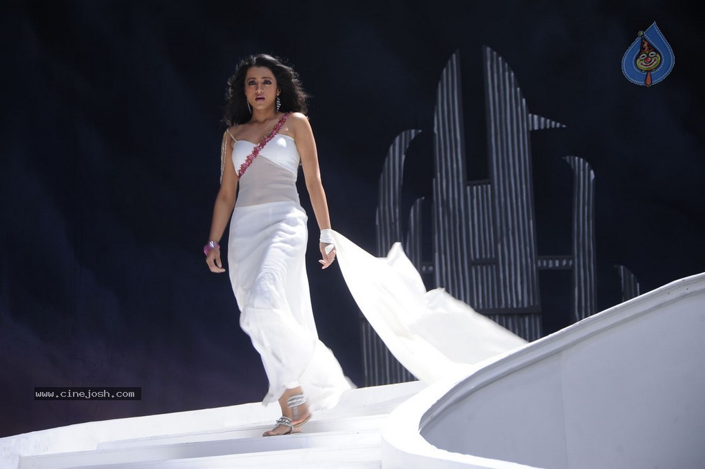 Trisha New Hot Stills - 14 / 62 photos