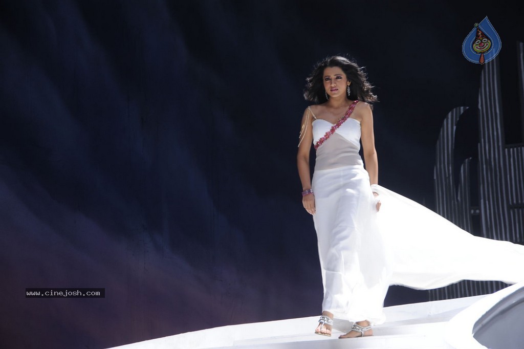 Trisha New Hot Stills - 18 / 62 photos