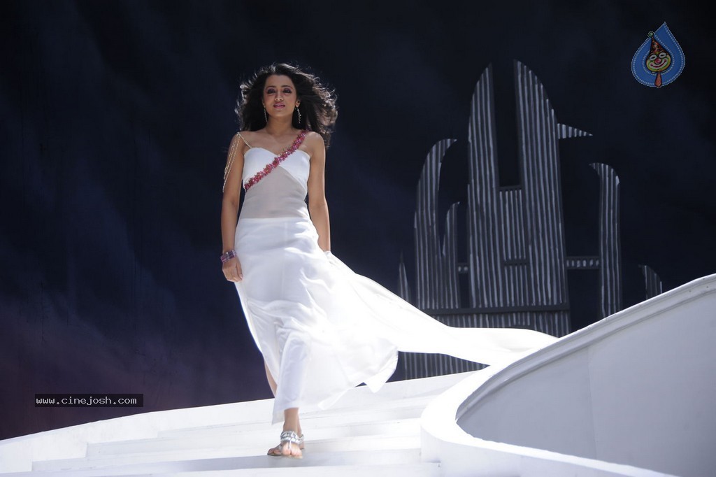 Trisha New Hot Stills - 26 / 62 photos