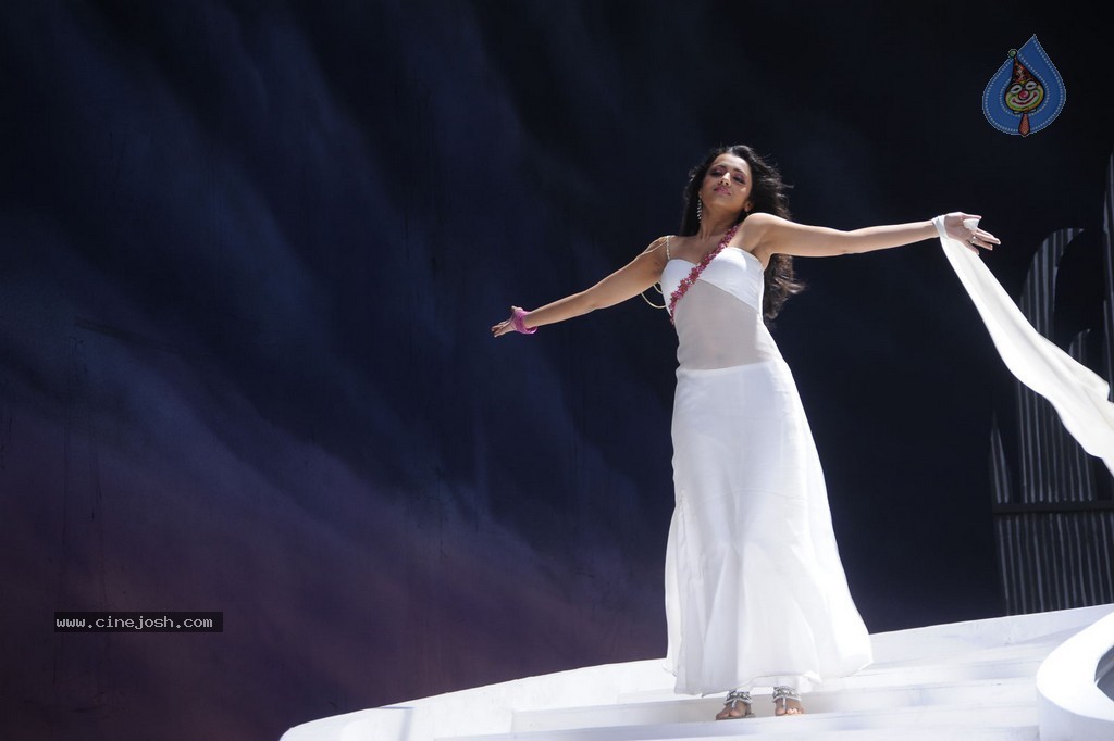 Trisha New Hot Stills - 31 / 62 photos