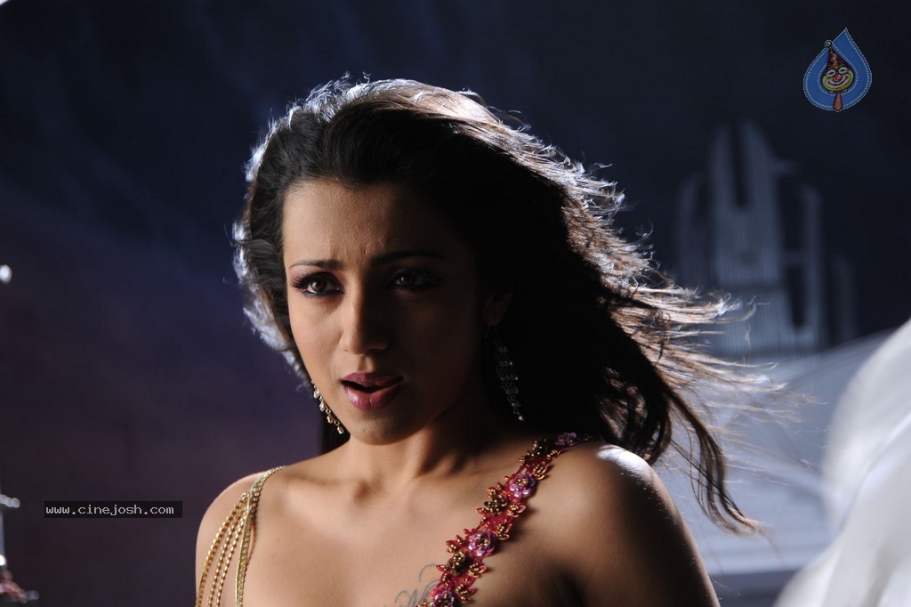 Trisha New Hot Stills - 34 / 62 photos