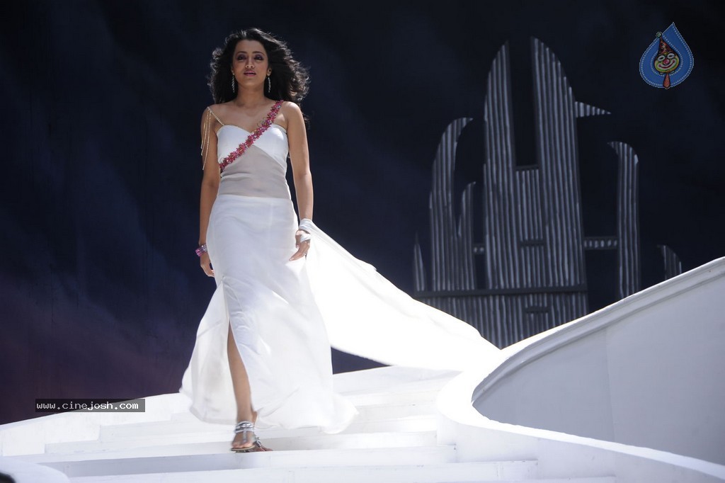 Trisha New Hot Stills - 55 / 62 photos