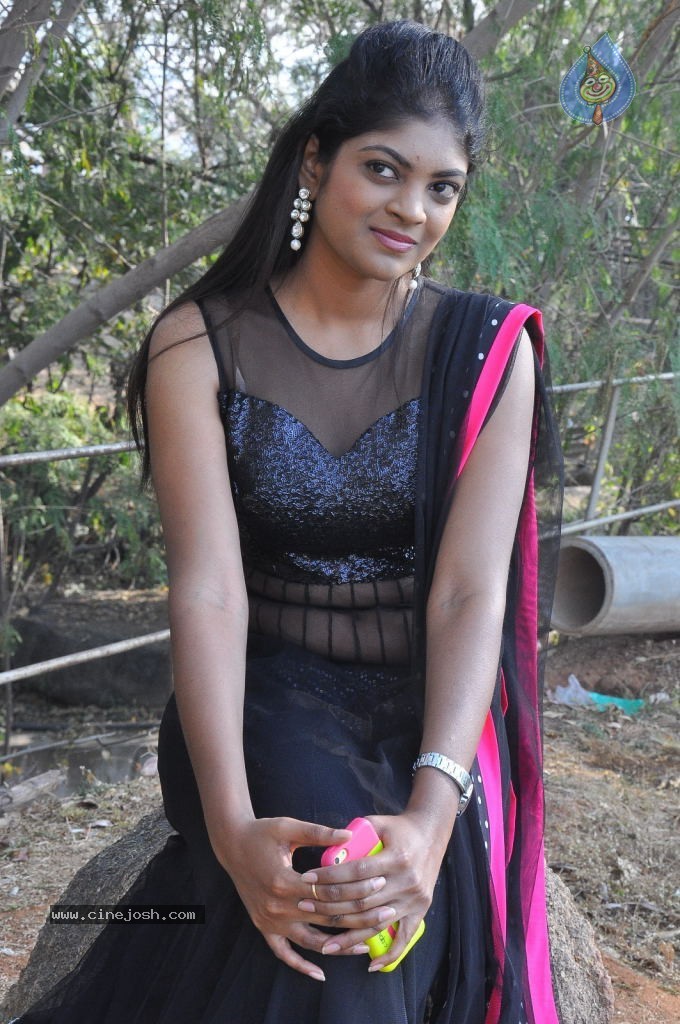 Twinkle Hot Photos - 14 / 79 photos